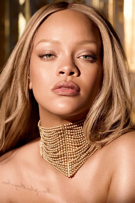 Rihanna per Dior: è il nuovo volto dorato di J'Adore L'Or